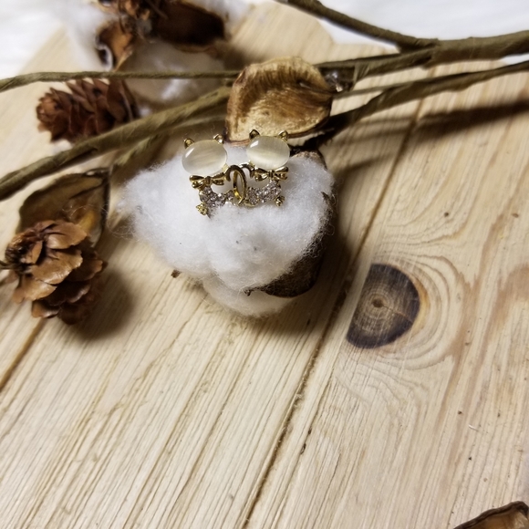 💥💥HOST PICK💥💥🐱🐈Very Cute Cat earrings with CZ's in CREAM 🐱🐈 - Picture 5 of 11